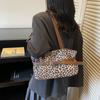 Korean Version of Casual Ins Leopard Print Large-capacity Tote Bag 2025 Autumn and Winter New Shoulder Underarm Bag Women's Simple and Versatile