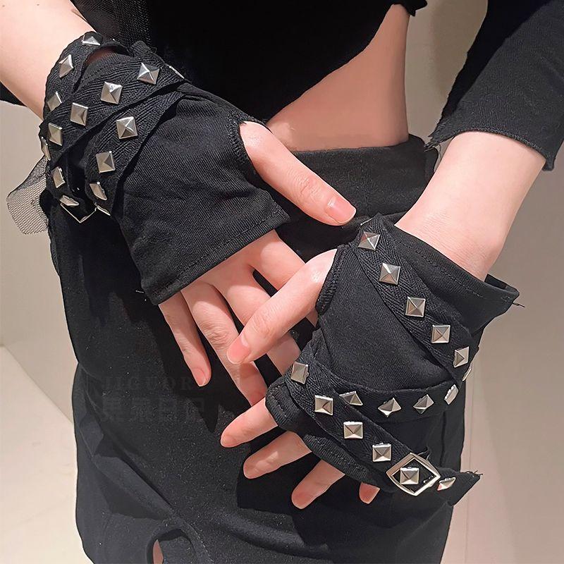 

Rivet Short Gloves Women s Lace-up Punk Sexy Half Finger Oversleeves Ins Locomotive Style Black Harajuku Wristband Gloves Black pair(2 only) One size
