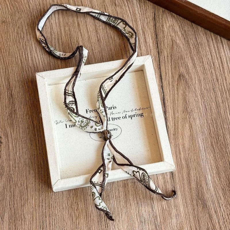 

Cashew Nut Silk Scarf Fabric Beaded Necklace for Women - Small-scale Design, Stylish Sweater-style Choker Chain Necklace X 1970-meter single pearl