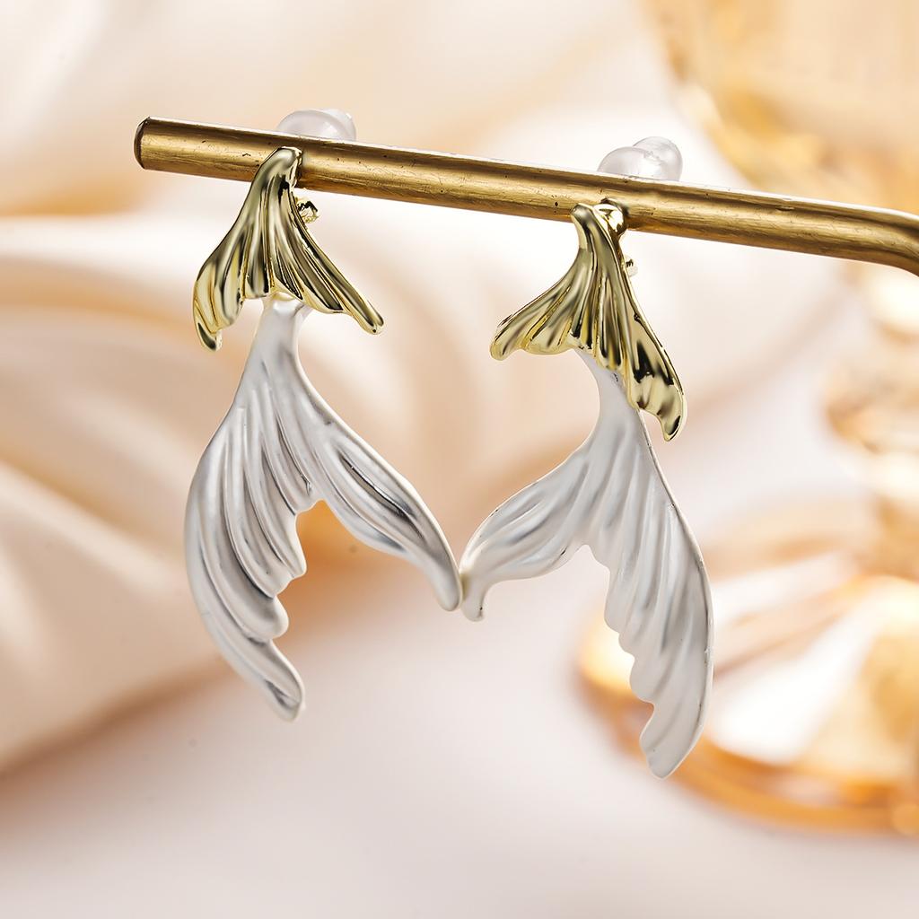 Splicing fishtail pendant earrings light luxury niche design stud earrings high sense fashion versatile exquisite earrings women