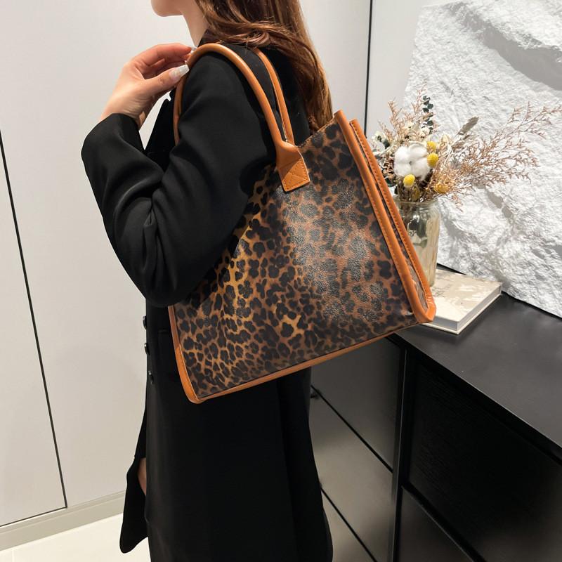 Contemporary Large Tote Bag With Stylish Leopard Pattern And Comfortable Double Straps Shoulder