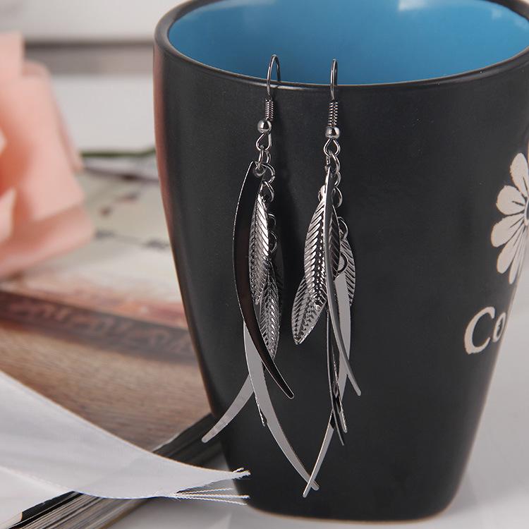 E783 Creative Alloy Leaf Earrings - European & American Bestseller