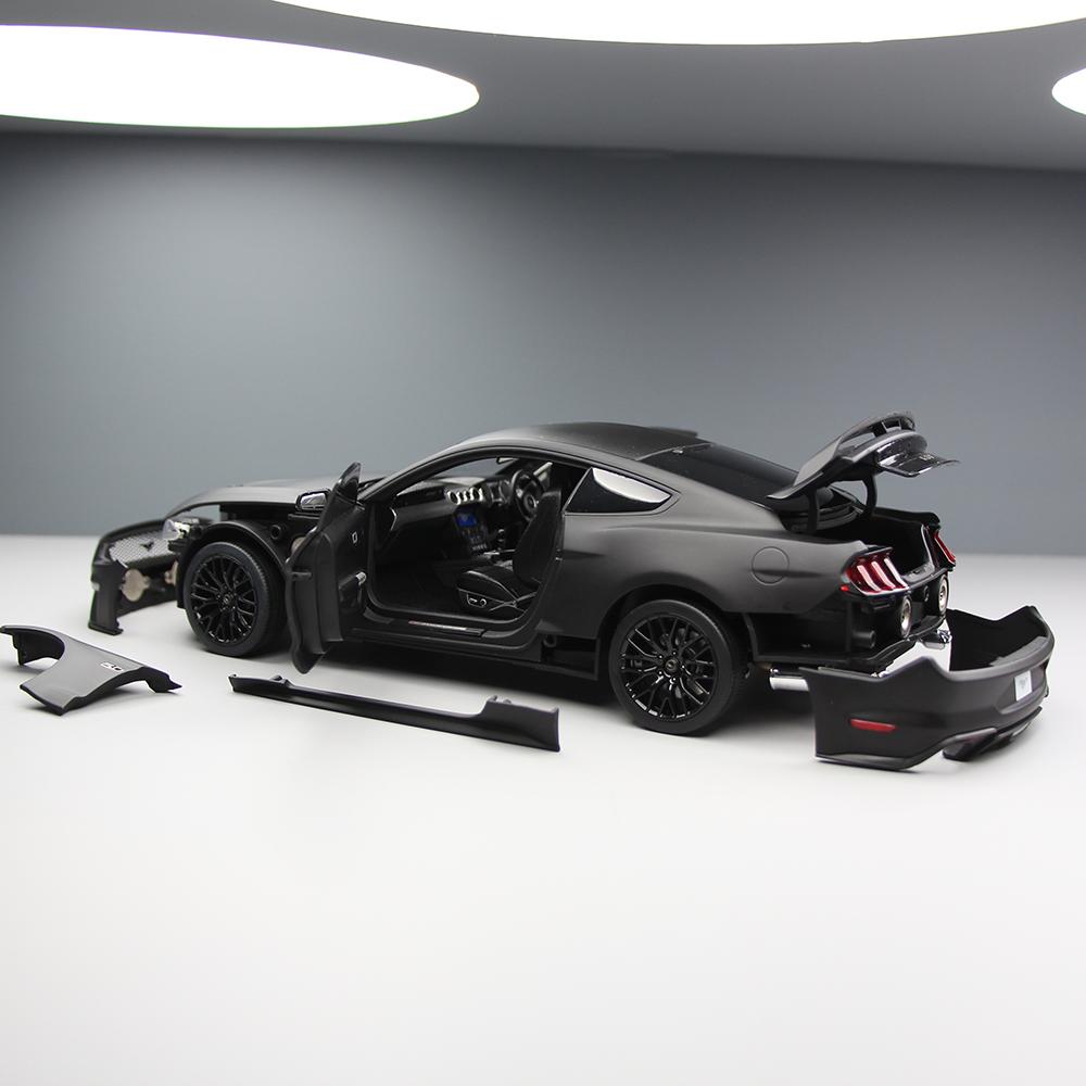 Static Metal 1:18 Scale Ford Mustang Simulation Alloy Coupe Collection Memorial Car Model Ornaments