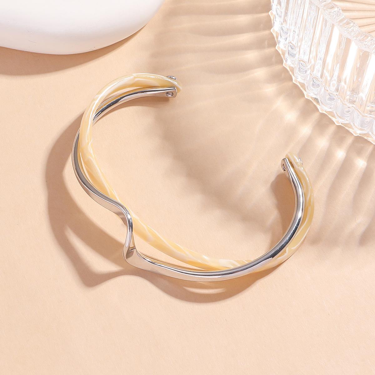 Light luxury bracelet curved metal texture bracelet ins design Korean version personalized fashion internet celebrity bracelet