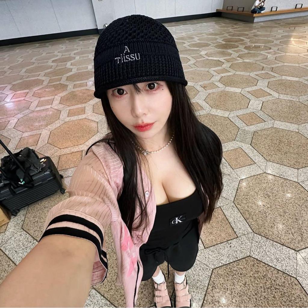 [USED] Atiissu Bucket Hat, Black Beanie, Knit