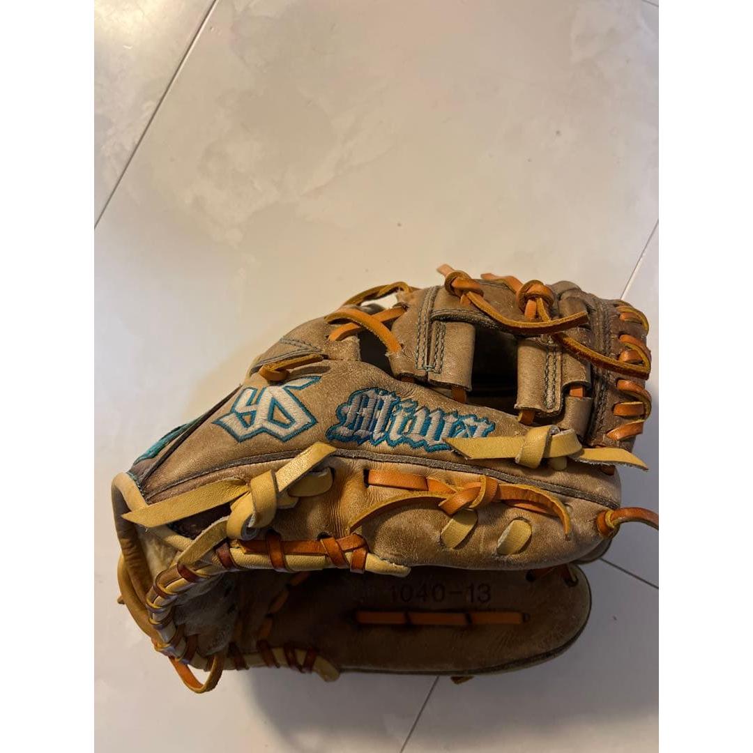 Used Actual product used by professional baseball players, team embroidery, hardball infield gloves, professionally supplied product, final price