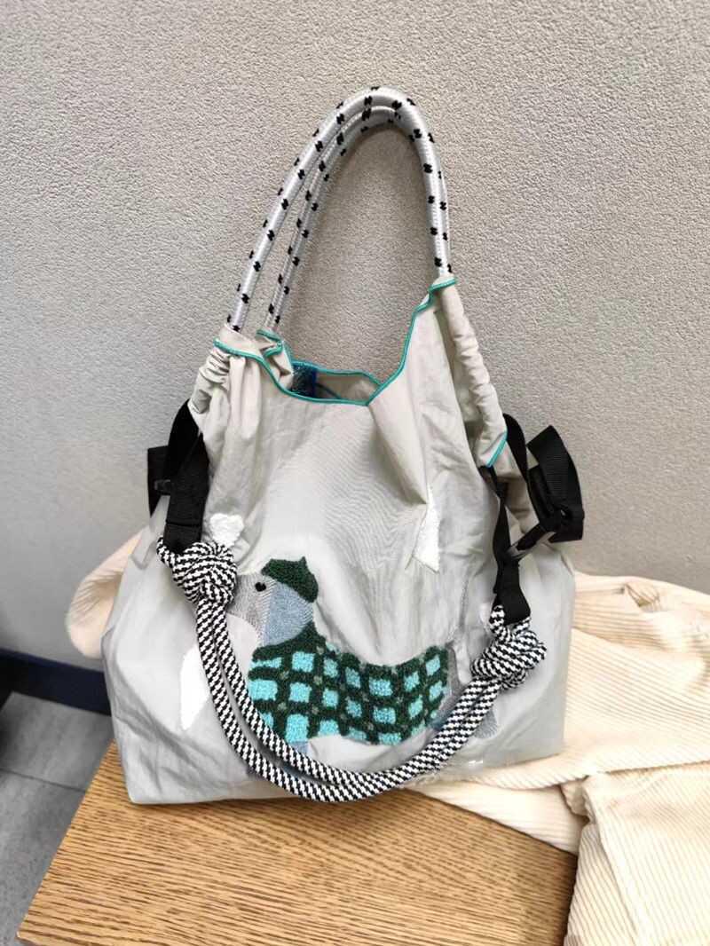 

Японская нейлоновая сумка через плечо с вышивкой собаки большой вместимости - Новинка 2025 года, женская сумка-тоут и кроссбоди для通勤