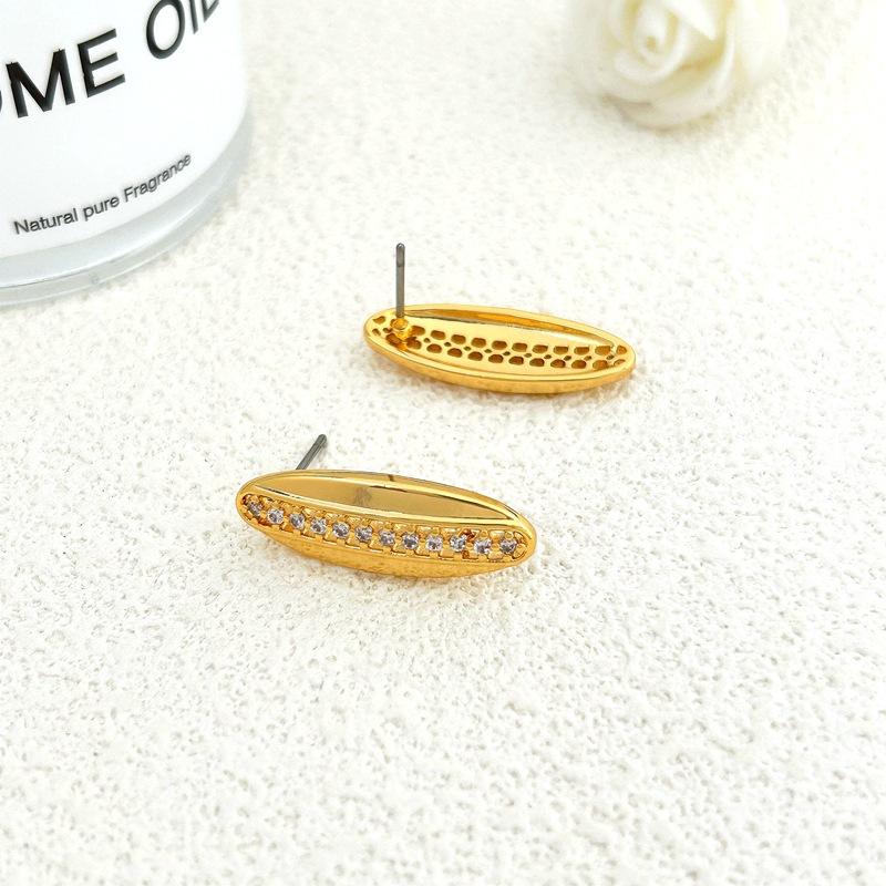 Trendy Simple Geometric Hollow Zircon Stud Earrings Light Luxury Earrings золотой