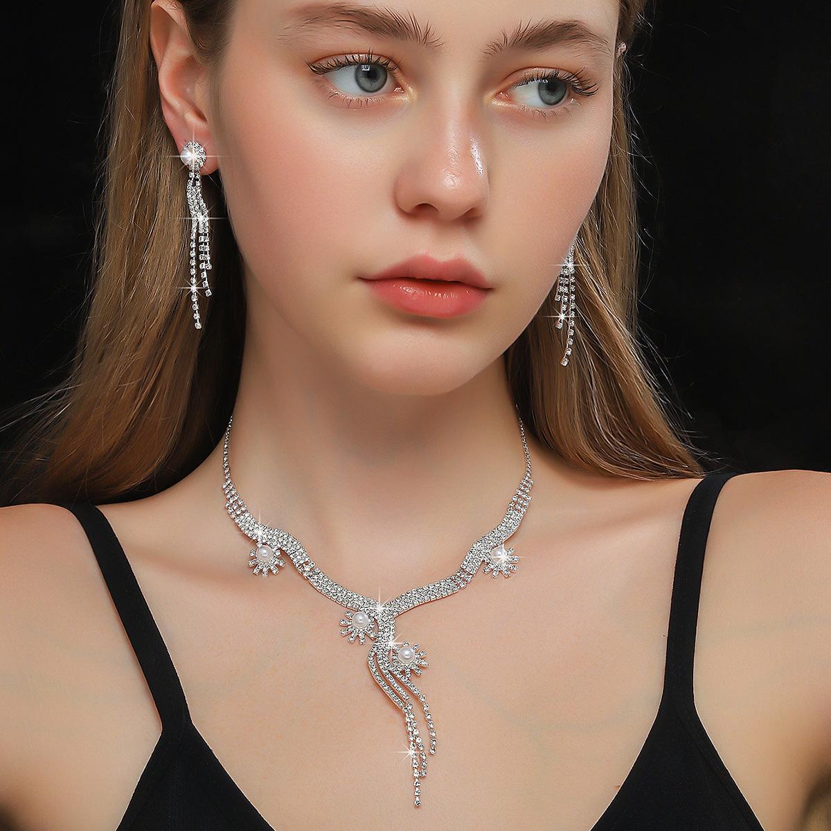 Высококачественная бижутерия Высококачественная Свадебная Свадебная Вечеринка Женский Имитация Жемчуга Водный Бриллиант Бахрома Ожерелье Серьги-гвоздики Набор