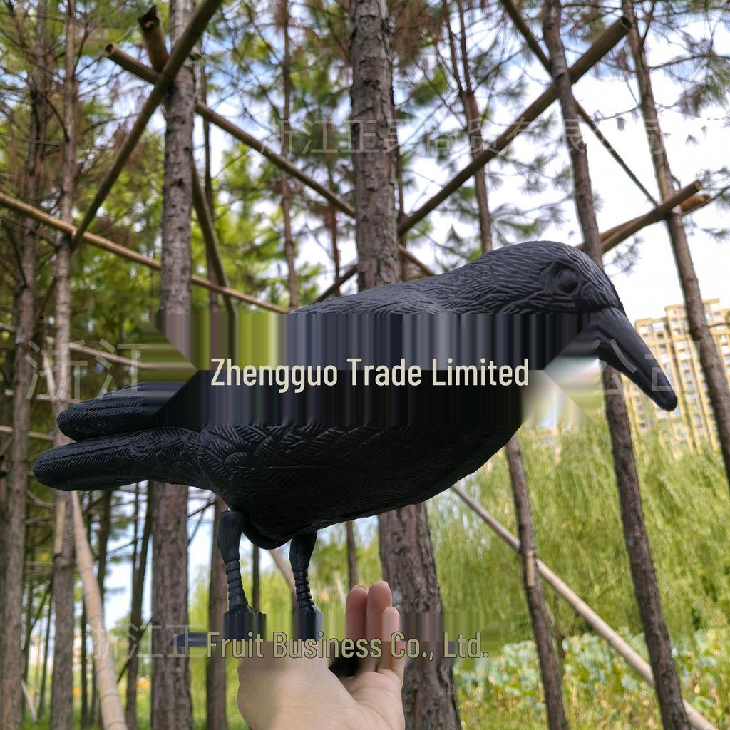Magpie Flying Bird Plastic Ornament - Outdoor Garden Courtyard Decoy and Bird Repellent