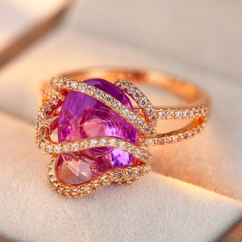 Luxury Dazzle Oval Purple Synthetic Zirconia Golden Charm Ring for Women Elegant Classic Banquet Celebration Jewelry Accessories