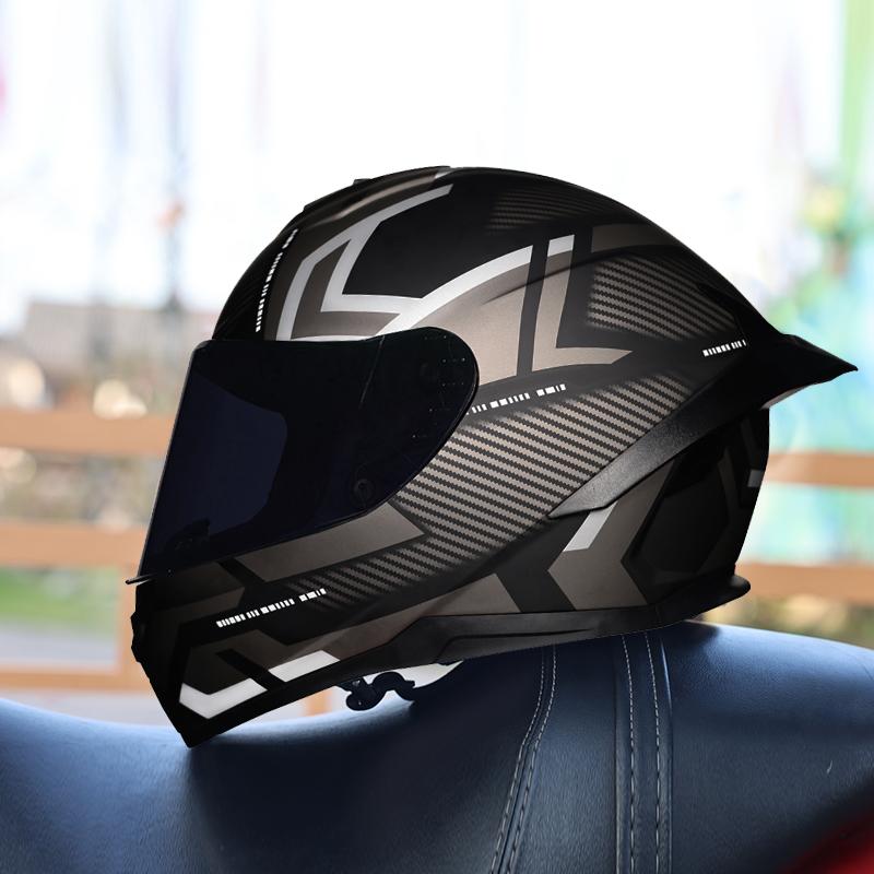 966Motorcycle helmets, men's and women's full face helmets, four season personalized large tail wing motorcycle running helmets