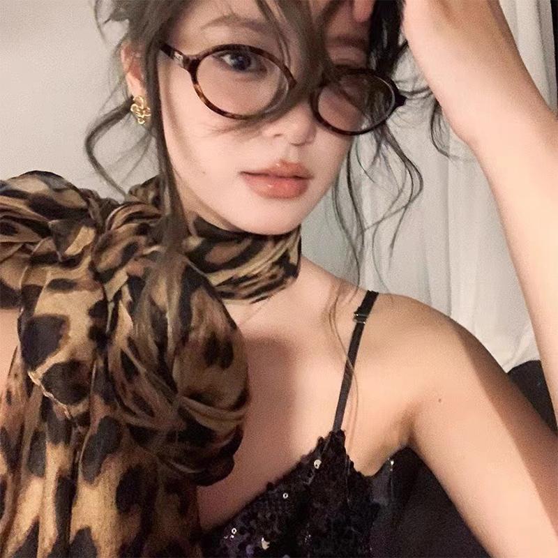 Women Leopard Print Scarf Vintage Harajuku Silk Scarf Spring Fashion Chiffon Wrap Scarf Shawl Classic Casual Sexy Elegant Scarf