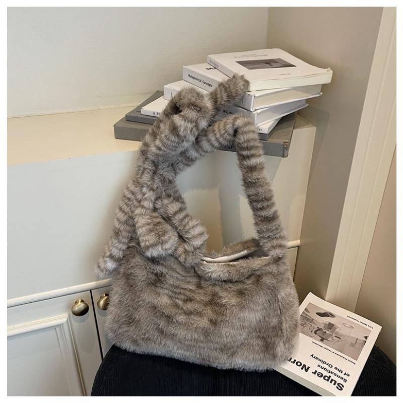 Casual commuter tote bag women's autumn new high-end texture plush personalized shoulder armpit bag