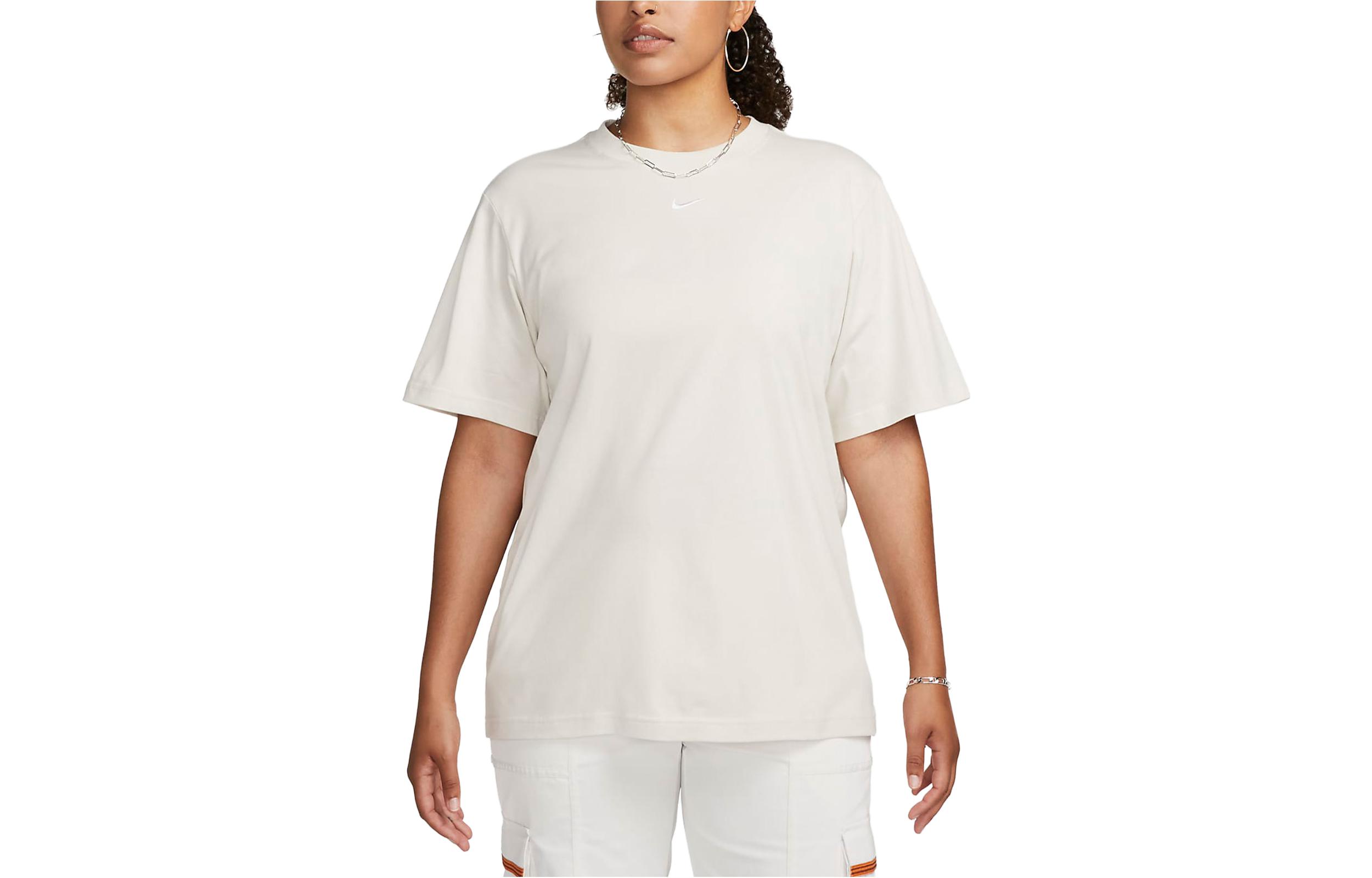 

Nike Sportswear Women s Loose Fit T-Shirt White FD4150-104 L