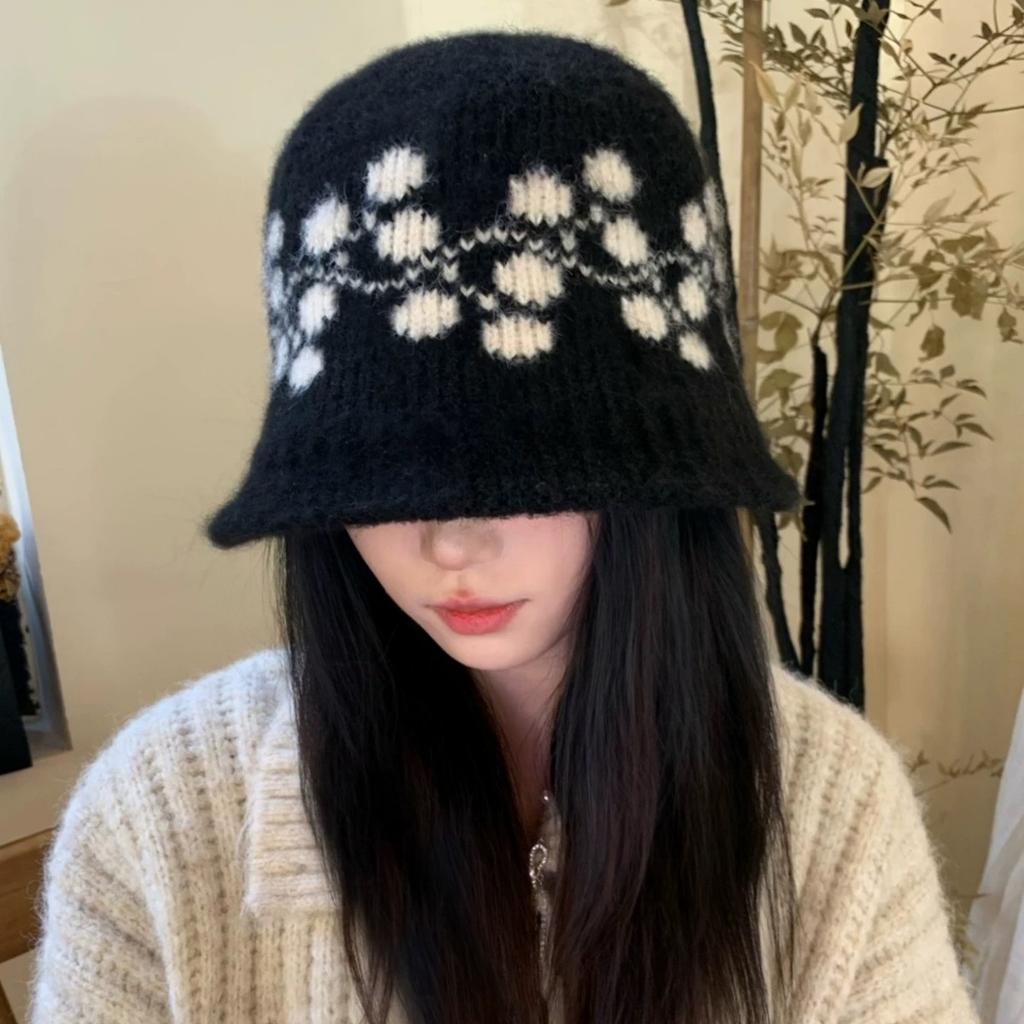 Retro Style Jacquard Knitted Bucket Hat Women's 2025 New Plush Hat, Ear Protection and Face Small Pullover Hat
