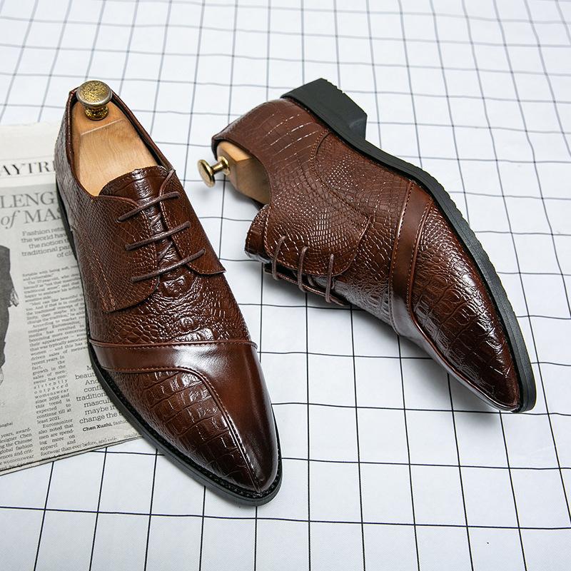 Fashion High Quality Low Heeled Lace Up Brown Chelsea Mens Boots Business Leather Men Designer 2025 Fashion Casual Pointed Cowboy Boots