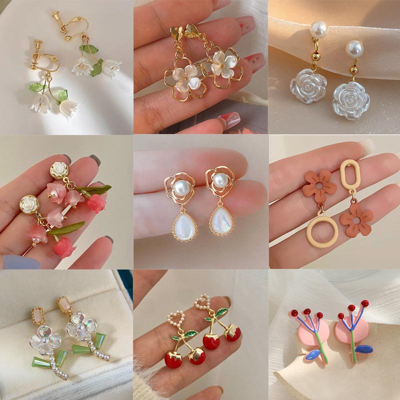 French White Petal Flower Clip On Earrings Simple Elegant Non Pierced Ear Clips For Women And Girls