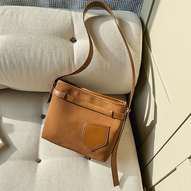 

Retro simple small satchel women s bag 2025 new simple small square bag versatile shoulder messenger bag коричневый