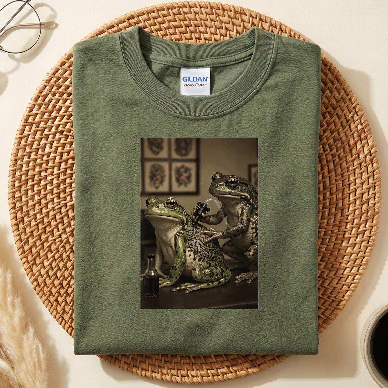 Frogs Getting Tattoo T-Shirt, Funny Frog Tattoo Artist Shirt, Weird Frog Graphic Tee, Funny Animal Shirt, Frog Lover Gift 2XL