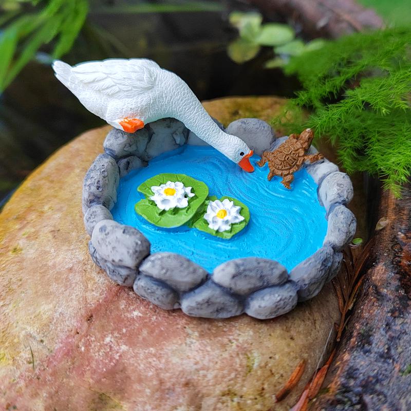 Mini Lotus Pond Micro Landscape Ornament – Rockery Fish Tank DIY Sand Table Bonsai Decoration