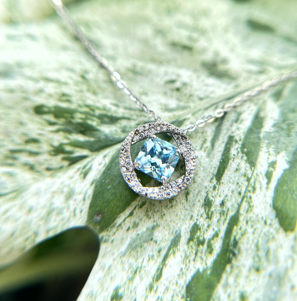 Custom 925 Sterling Silver Women's Necklace High Quality Shiny Four-leaf Clover Zircon Inlay Geometric Cute Pendant