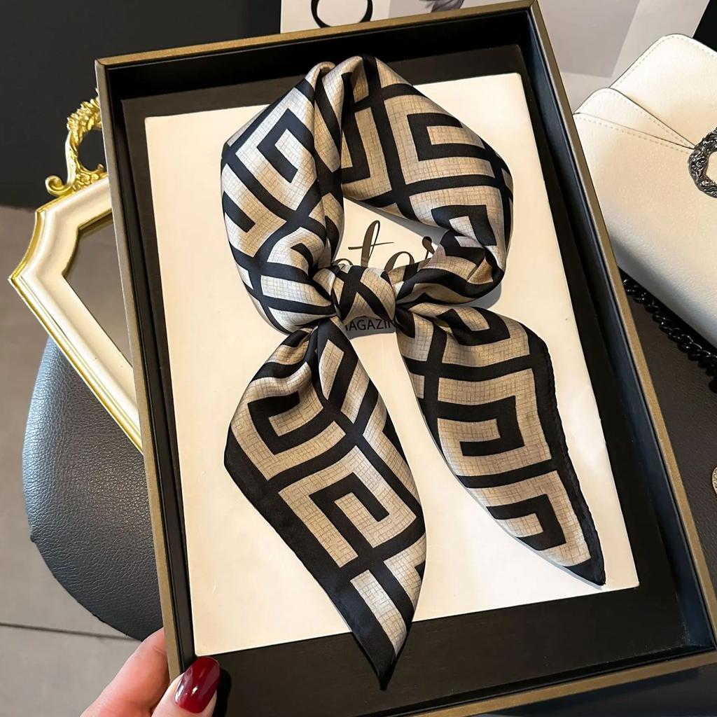 Foulard Quadrato di Seta Stampa Moda Quattro Stagioni 70X70Cm Fascia alla Moda per Tutte le Stagioni Sciarpa Lussuosa Parasole Bandane