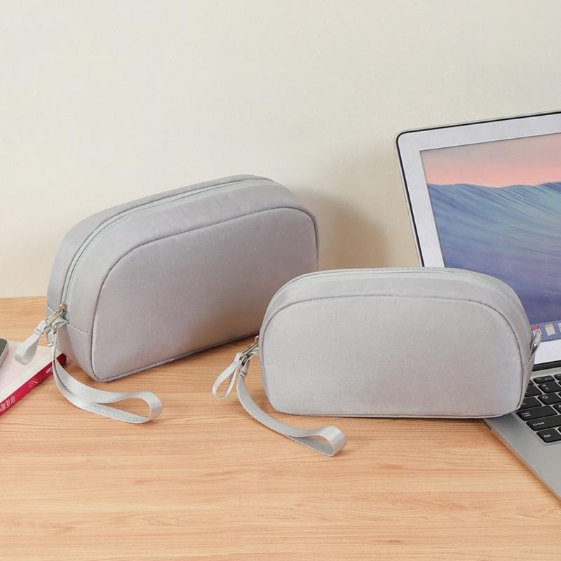 Lightweight Gadget Pouch Water Resistant Material Protects Electronic Devices During Daily Commute and Trip
