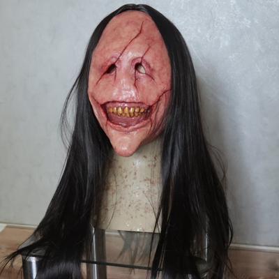 Halloween Horror Langhaar Teufelsmaske Rotgesichtige Teufelsmaske Zahnige Teufelsmaske aus Latex mit langen Haaren