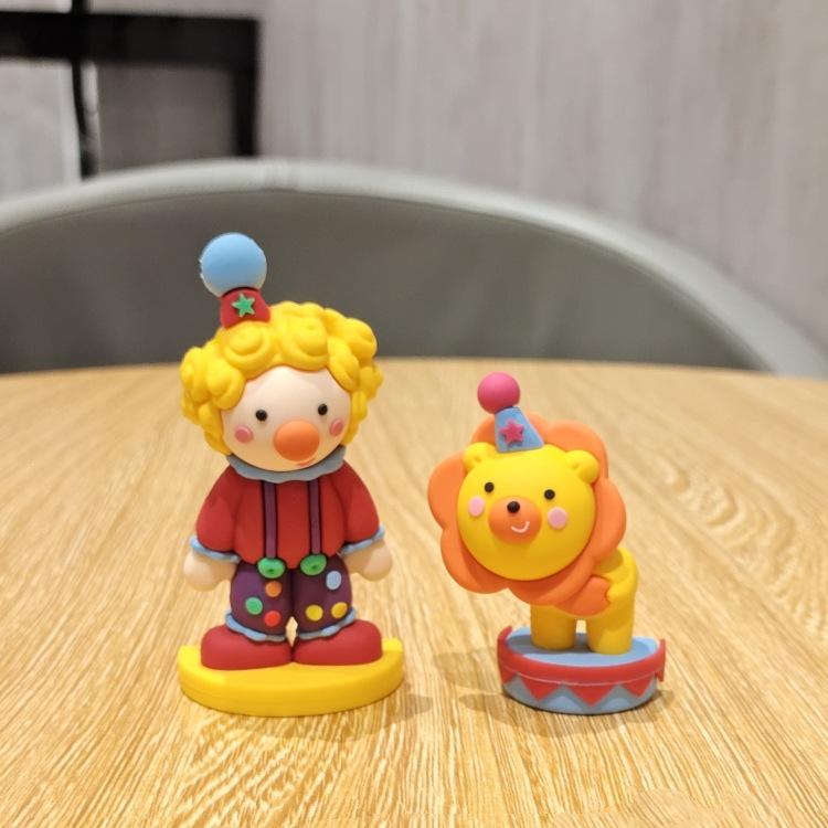 Creative Cartoon Clown Desktop Ornament: Cute Girlish Heart Car Decoration