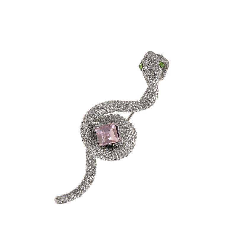 "Elegant Retro Snake Brooch for Women - Fashionable, Unique, Exquisite Pin Accessory"