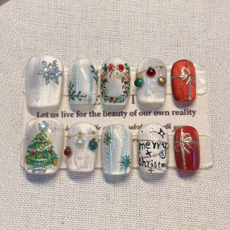 30pcs European Christmas Gold Foil & Silver Snowflake 3D Cat Eye Nail Art Tips