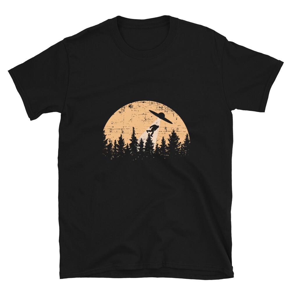 Bigfoot UFO Abduction Funny Sasquatch T-Shirt Unisex T-Shirt XXXL