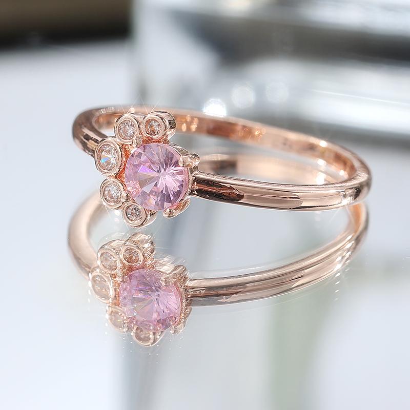 Romantic Elegant Inlaid Pink Synthetic Zirconia Claw Shaped Ring for Women Rose Golden Fashion Exquisite Wedding Jewelry Crafts