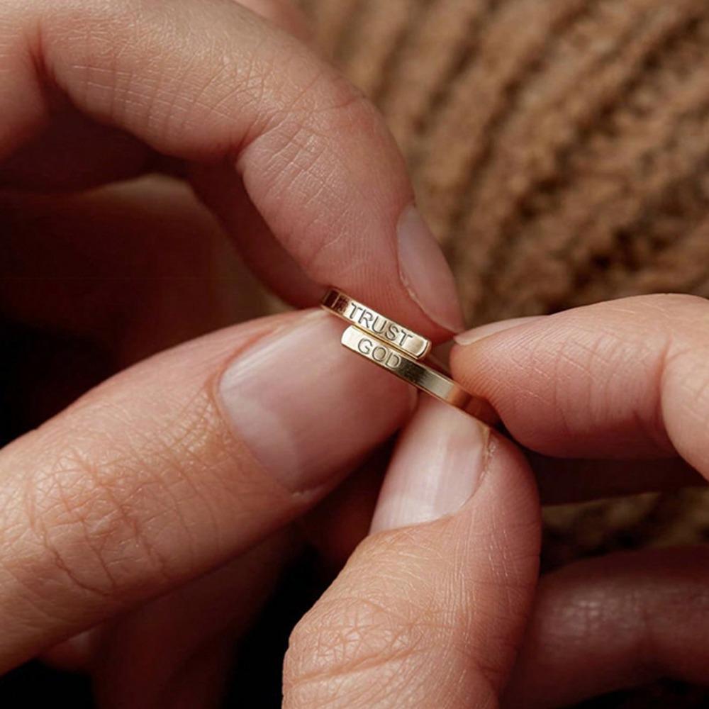 Elegante Verstelbare Twee-Laags Roestvrij Staal Ring "VERTROUW GOD" Dagelijks & Cadeau Gelegenheid Vrouwen en Mannen Sieraden