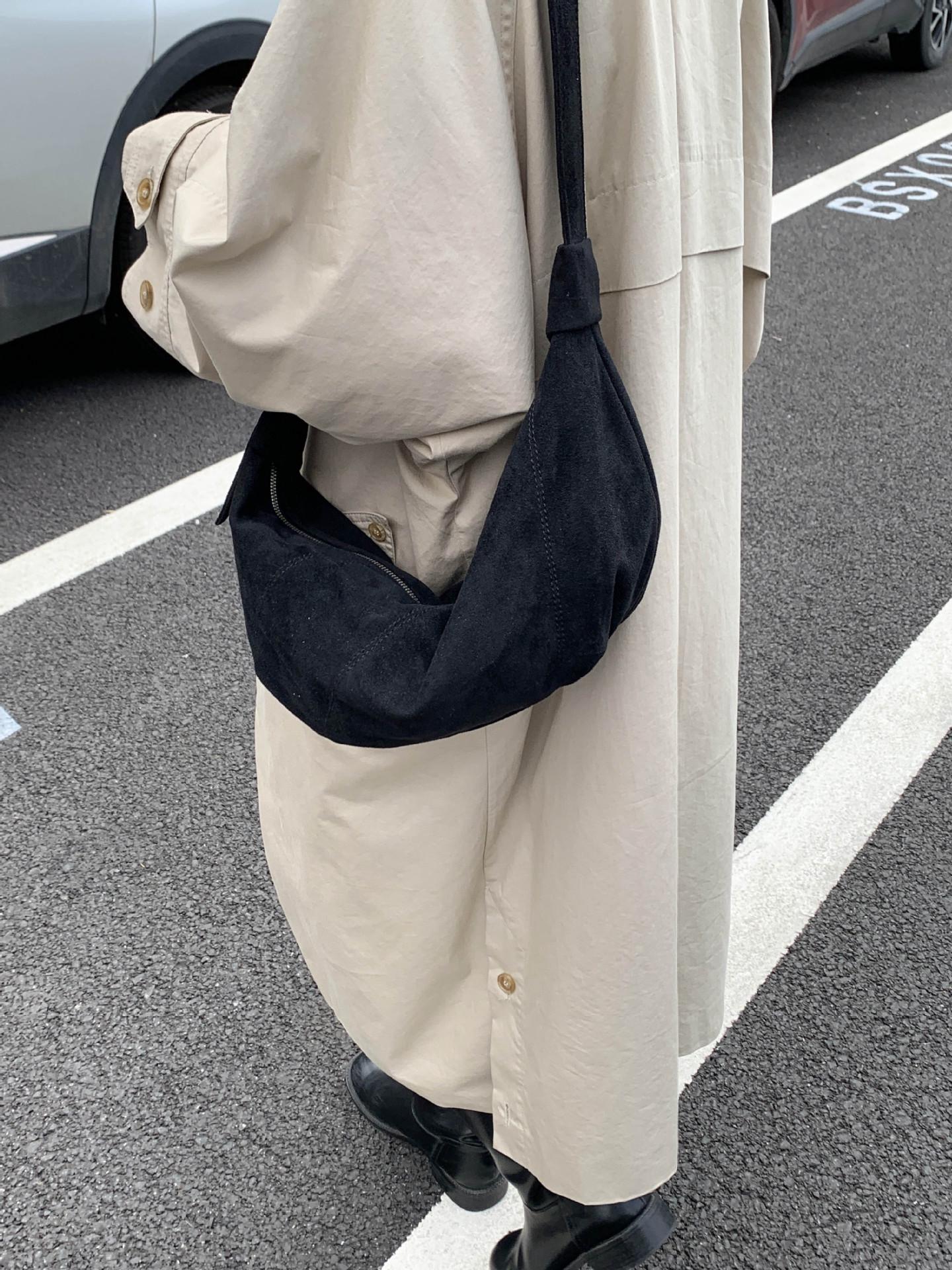 Suede Women s Dumpling Bag - Trendy Large Capacity Shoulder Bag, Autumn/Winter 2025 Collection, Niche Design