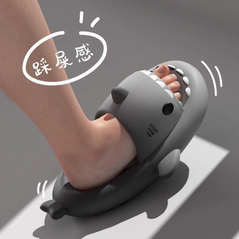 Fashion Gradient shark slippers for couples to wear at home and outside, non-slip and deodorizing bath slippers