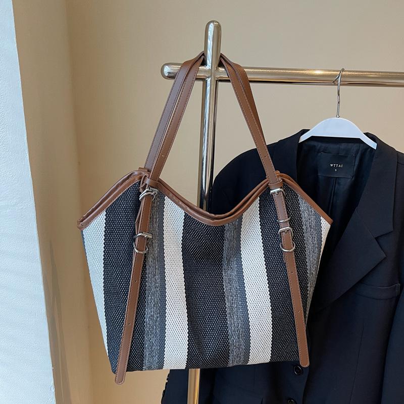 Large capacity women's shoulder bag, new retro contrasting color handbag, personalized striped fashion tote bag