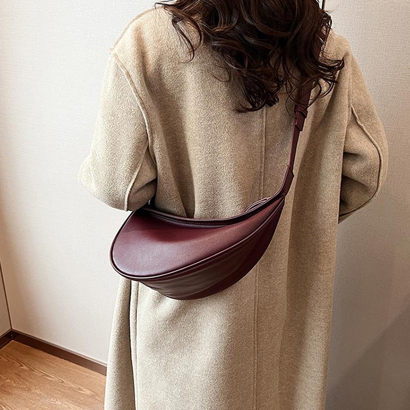 Unique Retro Shoulder Bag for Women PU Leather Crossbody Bag Saddle Design Line Bag Banana Bag Fashion