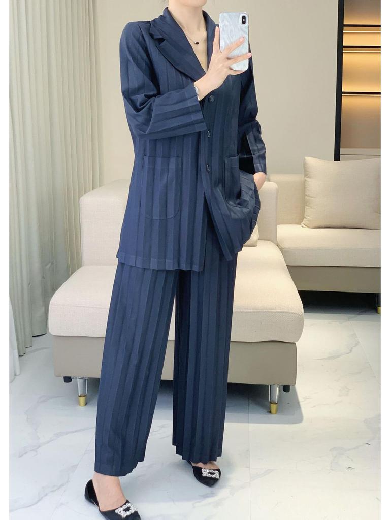 Women's High-End Pleated Pinstripe Wide-Leg Pants Set - Spring/Autumn Plus Size Slimming Suit