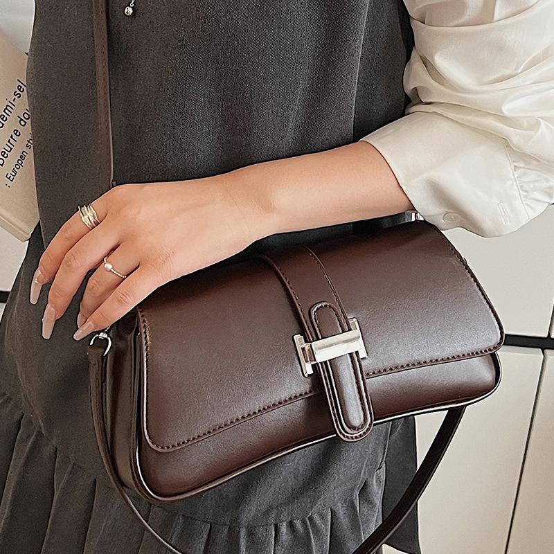 High-value Fashionable and Popular Underarm Bag Women's 2025 New Simple Casual Shoulder Messenger Bag Niche Baguette Bag