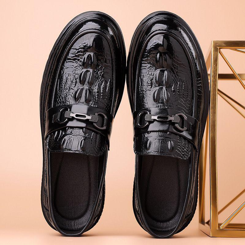 

Мужские кожаные лоферы с узором крокодила - Дышащие, универсальные мокасины-слипоны для делового повседневного стиля. 42 чёрный