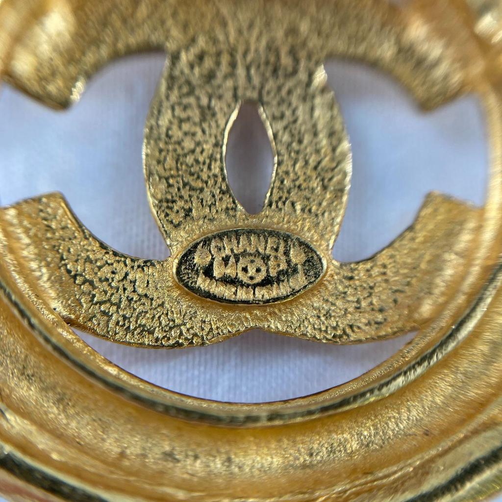 Used CHANEL Coco Mark Circle Brooch with Rice Grains, Gold