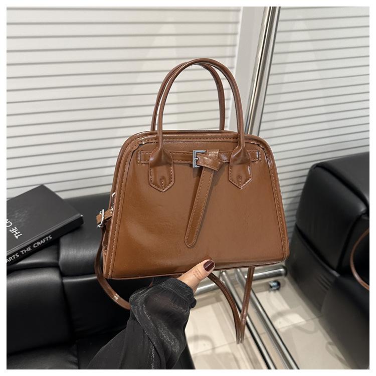 

Женская ретро сумка кроссбоди большой вместимости на весну 2025 года - Повседневная сумка-боулинг высокого класса светло-коричневого