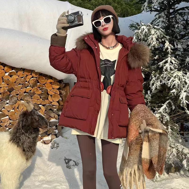 

Пуховик оверсайз премиум-класса с воротником из енота для женщин, зима 2025, приталенный, тонкий и утепленный, в стиле колор-блок, в стиле рабочей куртки, чтобы преодолеть тренд S