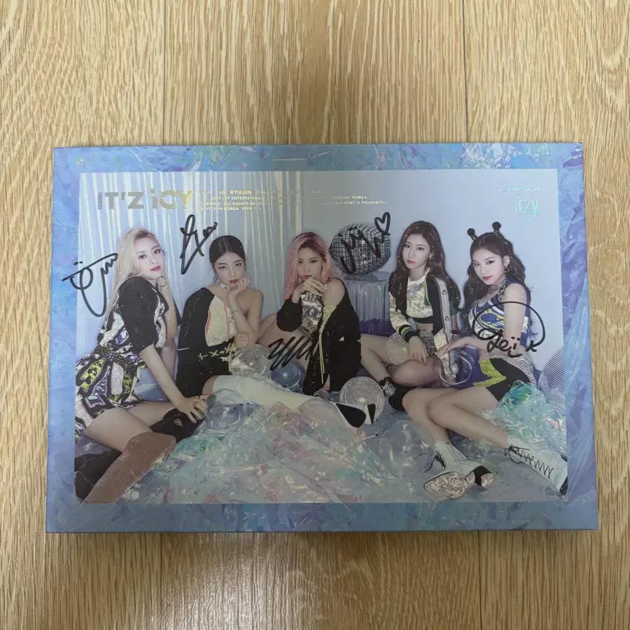Itzy It'z Icy Album Sign Cd Not For Sale