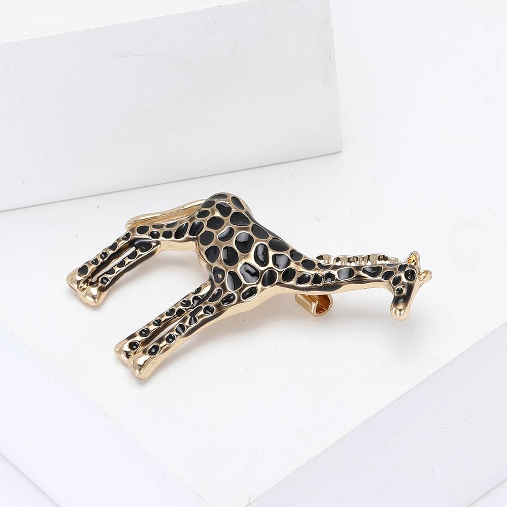 Fashion Cartoon Alloy Enamel Giraffe Brooch Exquisite Versatile Women'S Clothing Corsage Ornament Pin