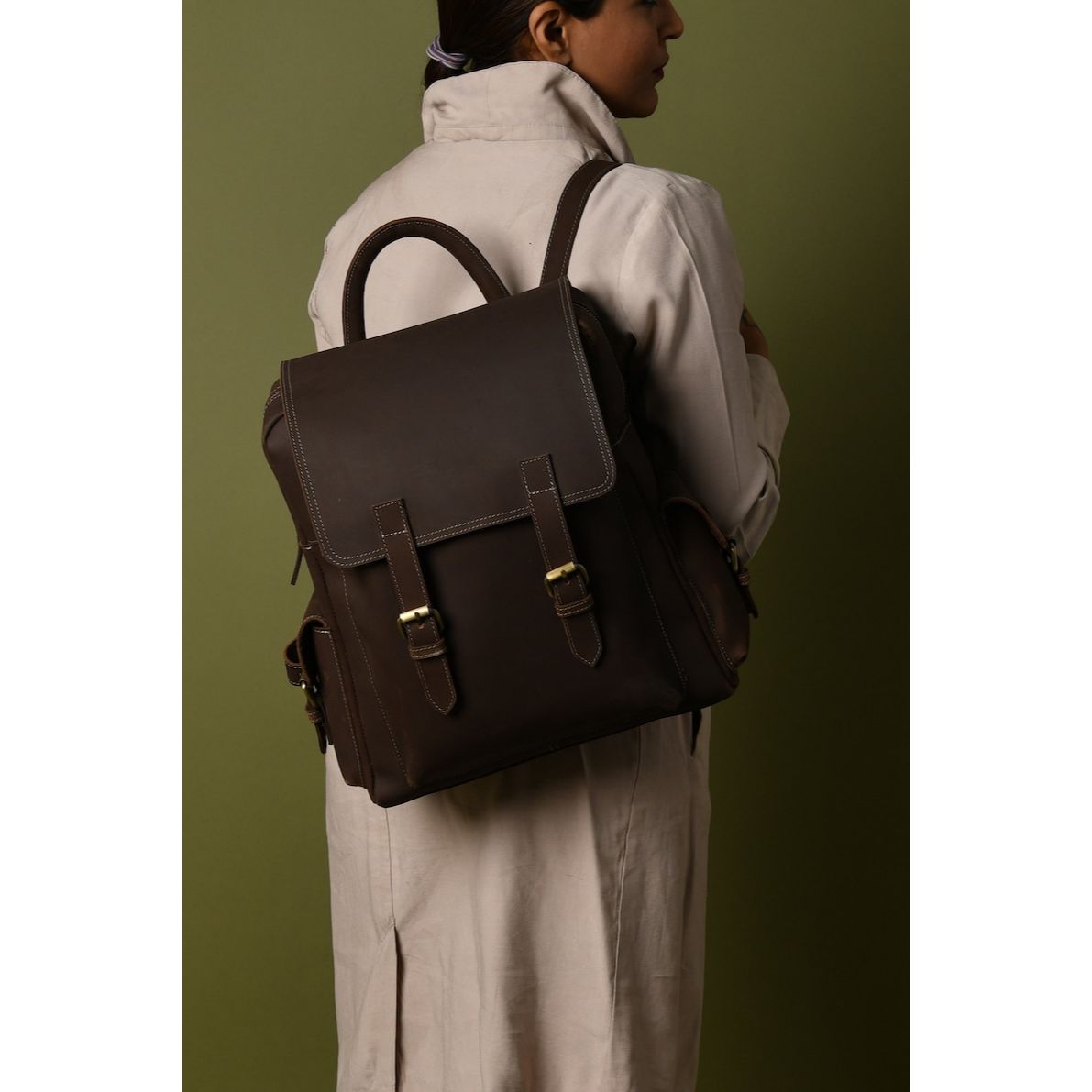 

Кожаный рюкзак для ноутбука с монограммой: Коричневый дорожный рюкзак ручной работы 16 x 13 x 4 in