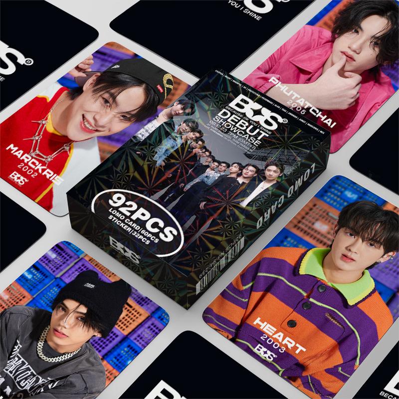 92 ШТ. Набор голографических фотокарточек тайской мужской группы BUS - Коллекционные LOMO-карточки с мужским персонажем и бонусными стикерами