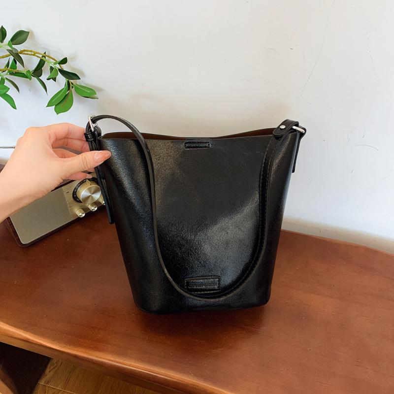 Versatile Fashion Commuter Shoulder Bag Women's New Casual Messenger Bag